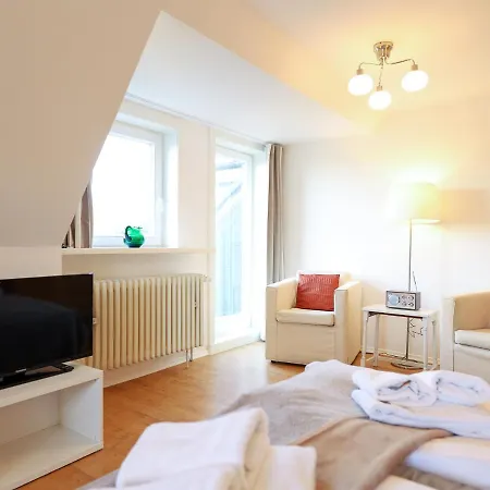 Dahlia Apartment *
