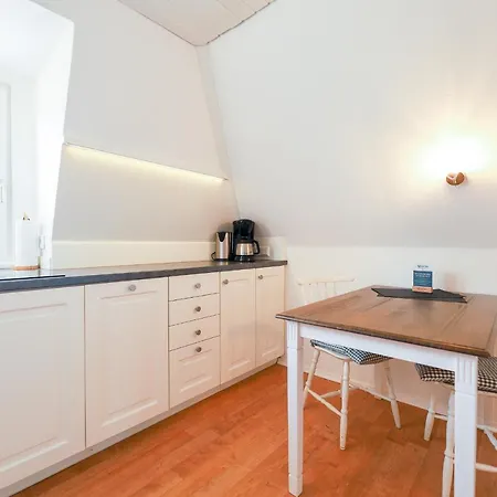Dahlia Apartment *