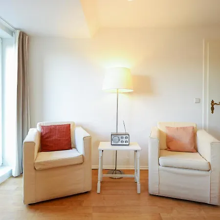 Dahlia Apartment *