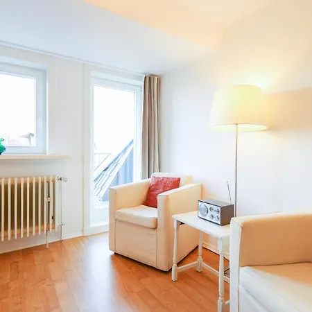 Dahlia Apartment *